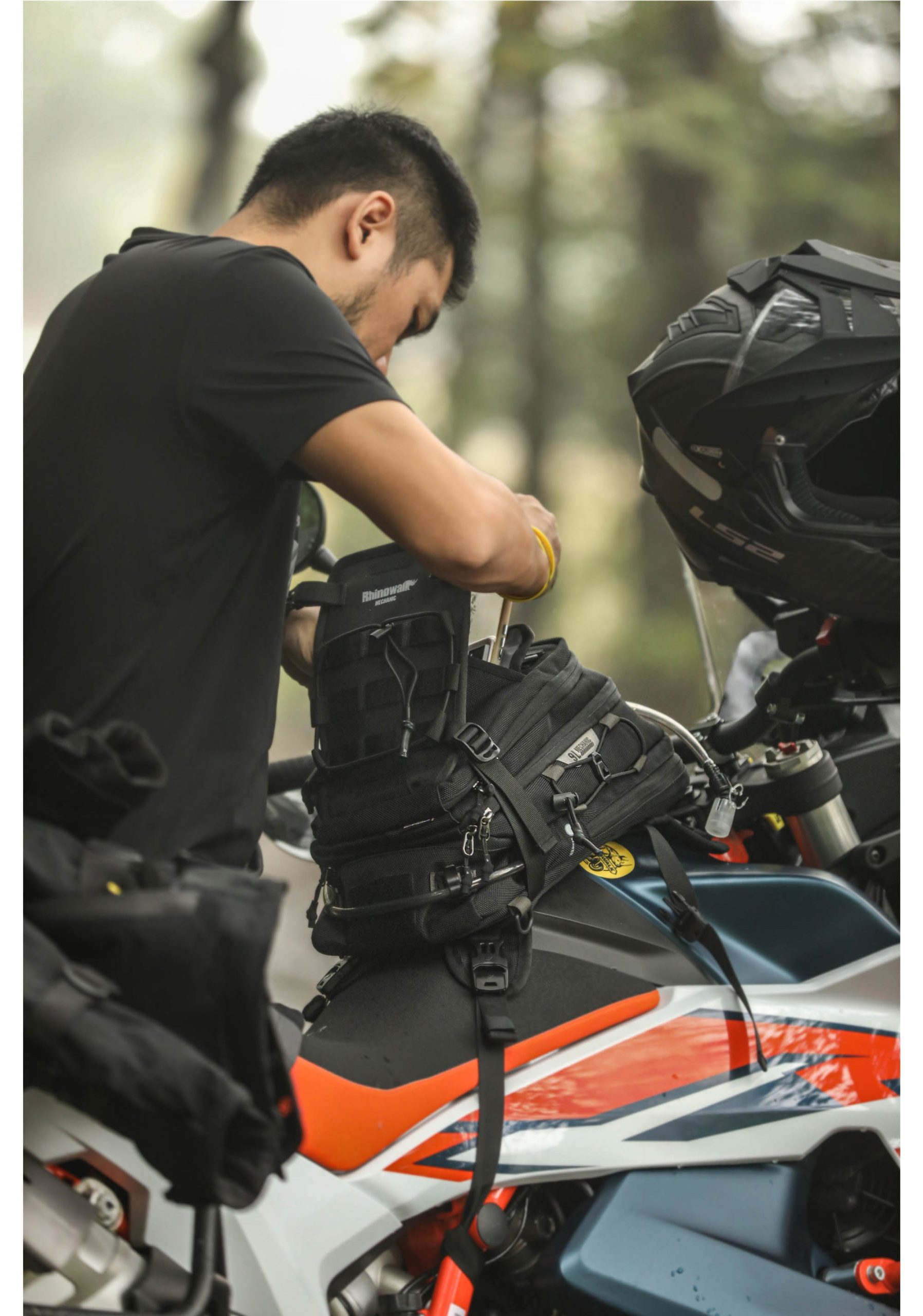 Bolso Tanque 9L para Moto - Con Porta-Bolsa de Hidratación, Impermeable